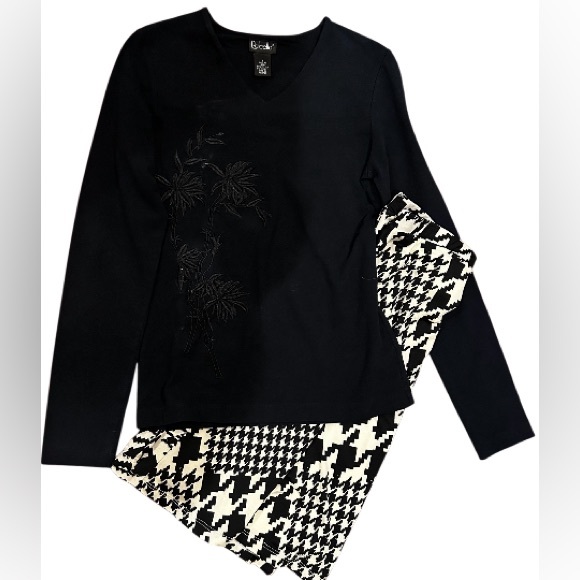 Gilli Brandd Skirt with coordinating black top - Picture 2 of 3